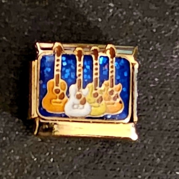 Gold Plated 3 Guitar Italian Charm - Picture 1 of 1